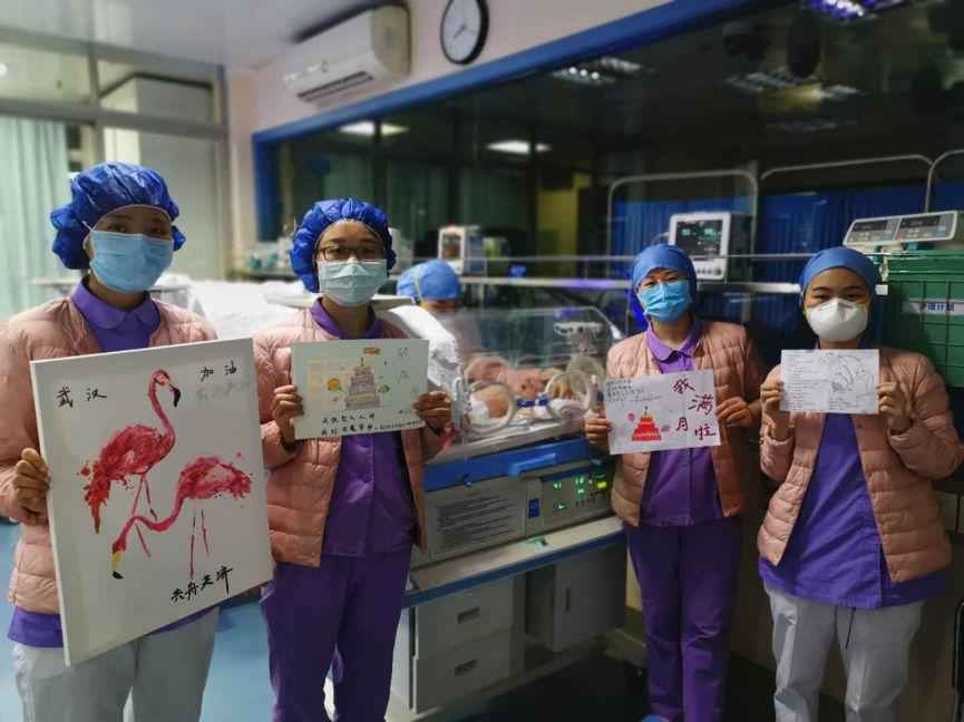 小石榴满月啦!这个“云派对”有点嗨